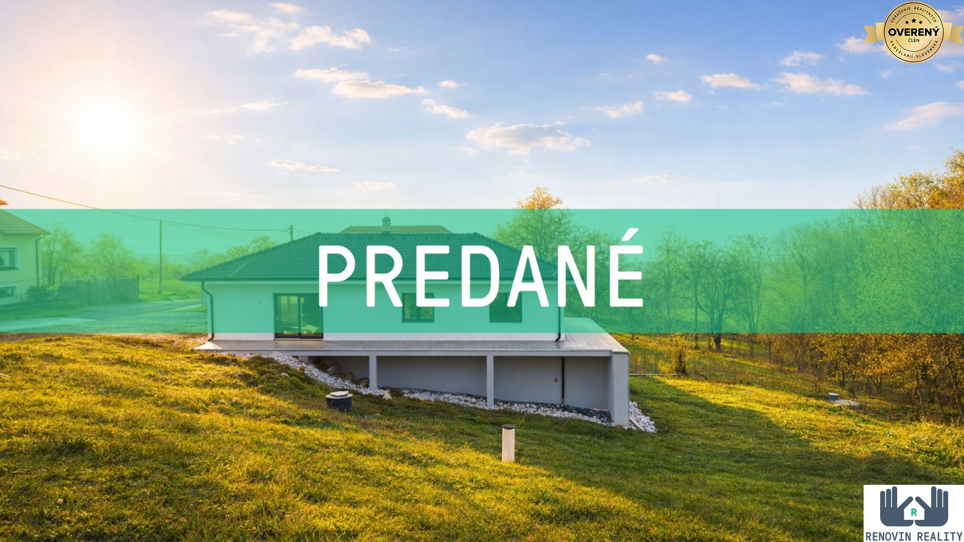 Elegantný dvojpodlažný rodinný dom s veľkým pozemkom v obci Stožok