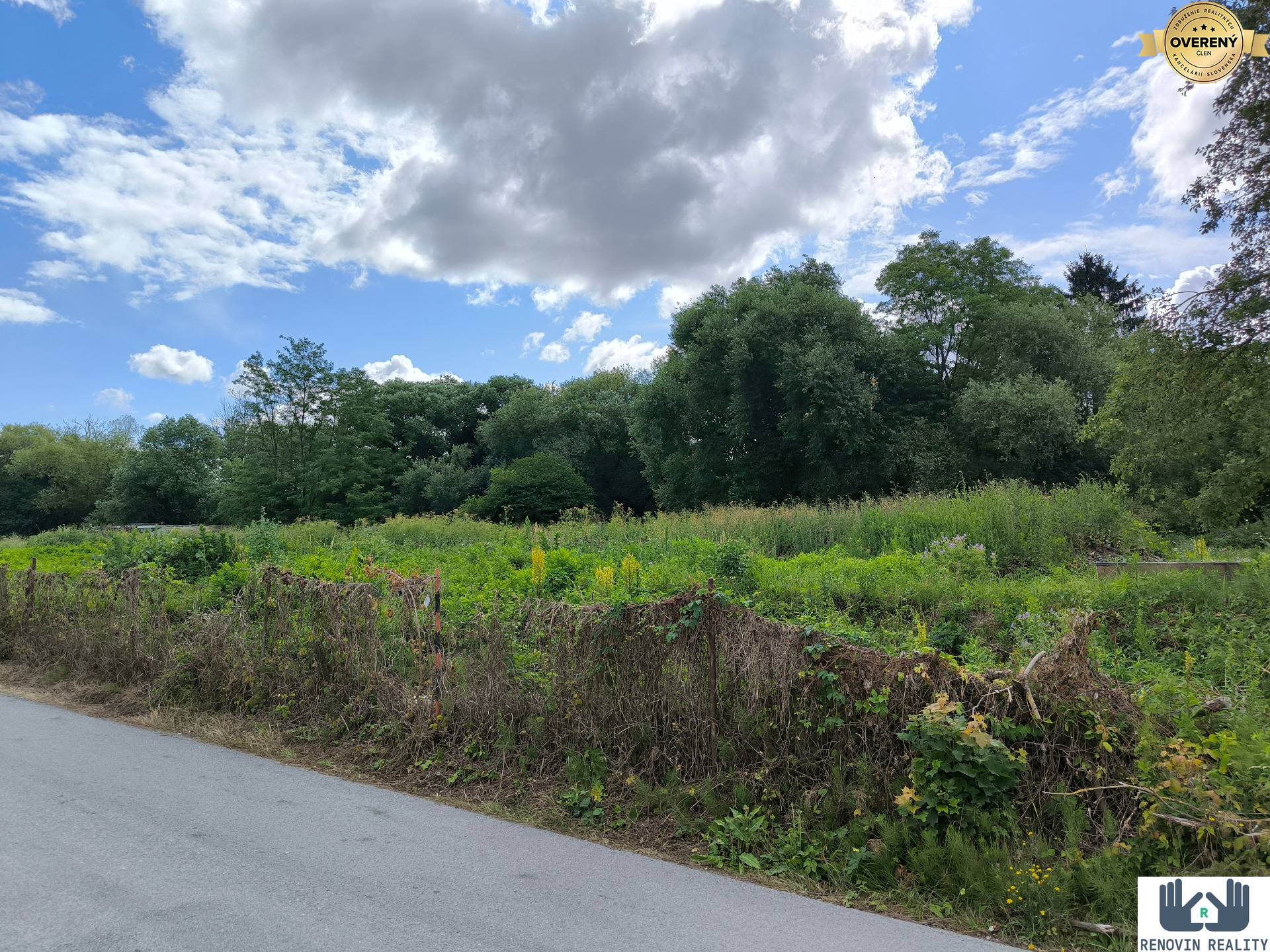 KOMERČNÝ POZEMOK NA PREDAJ, strategická lokalita pod Harajchom Zvolen.jpg