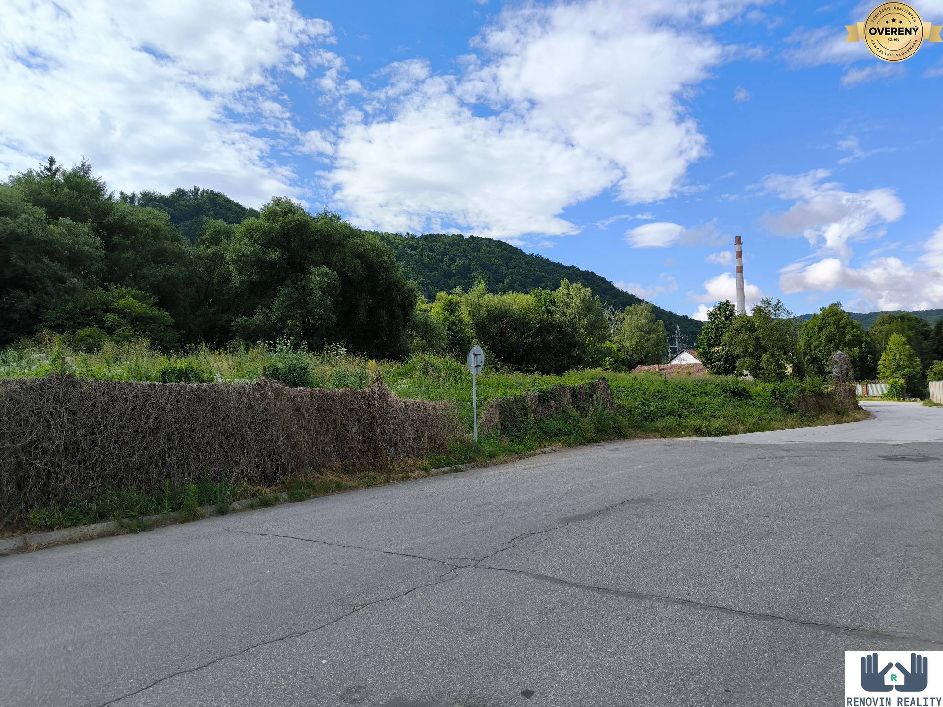 KOMERČNÝ POZEMOK NA PREDAJ, strategická lokalita pod Harajchom Zvolen