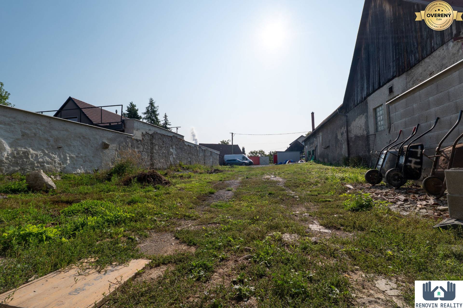 Slnečný pozemok v Môťovej - pripravený pre Váš nový domov