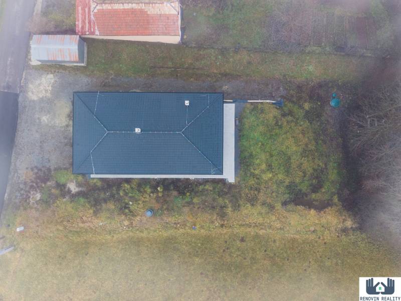 Elegantný dvojpodlažný rodinný dom s veľkým pozemkom v obci StožokJI_20251210105800_0069_D.jpg