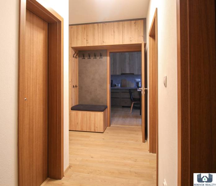 2-izbový byt s krásnym výhľadom v obci Kriváň E2 - predsieň