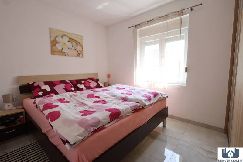 APARTMÁNOVÝ DOM NA OSTROVE VIR – jedinečná príležitosť na investíciu 