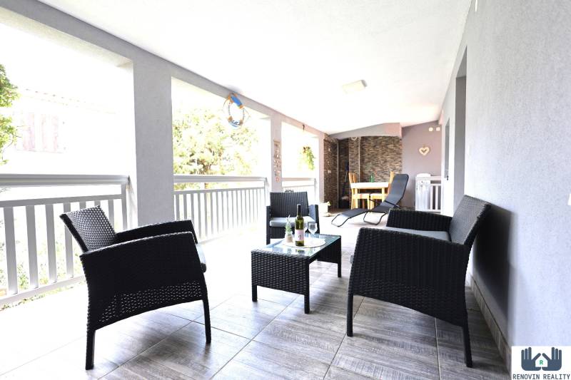  APARTMÁNOVÝ DOM NA OSTROVE VIR – jedinečná príležitosť na investíciu 