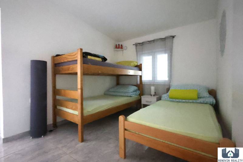  APARTMÁNOVÝ DOM NA OSTROVE VIR – jedinečná príležitosť na investíciu 