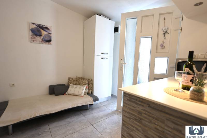 APARTMÁNOVÝ DOM NA OSTROVE VIR – jedinečná príležitosť na investíciu 