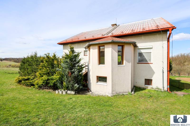 Viacgeneračný rodinný dom v malebnej obci Horný Badín