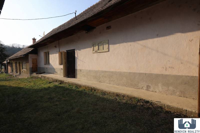 Rodinný dom s veľkým pozemkom vo vinárskom regióne – Hontianske Nemce