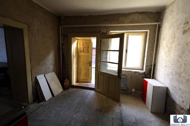 Rodinný dom s veľkým pozemkom vo vinárskom regióne – Hontianske Nemce