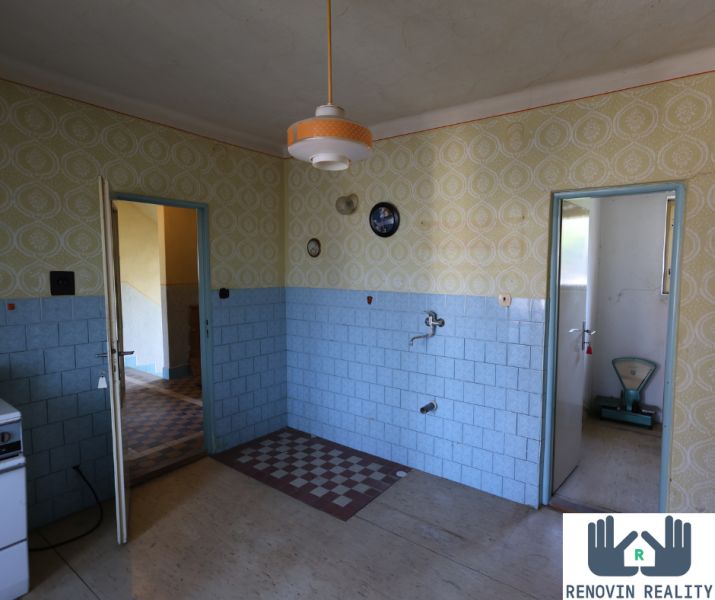 Predaj rodinny dom a kamenny dom na velkom pozemku, Zvolen-Lukové