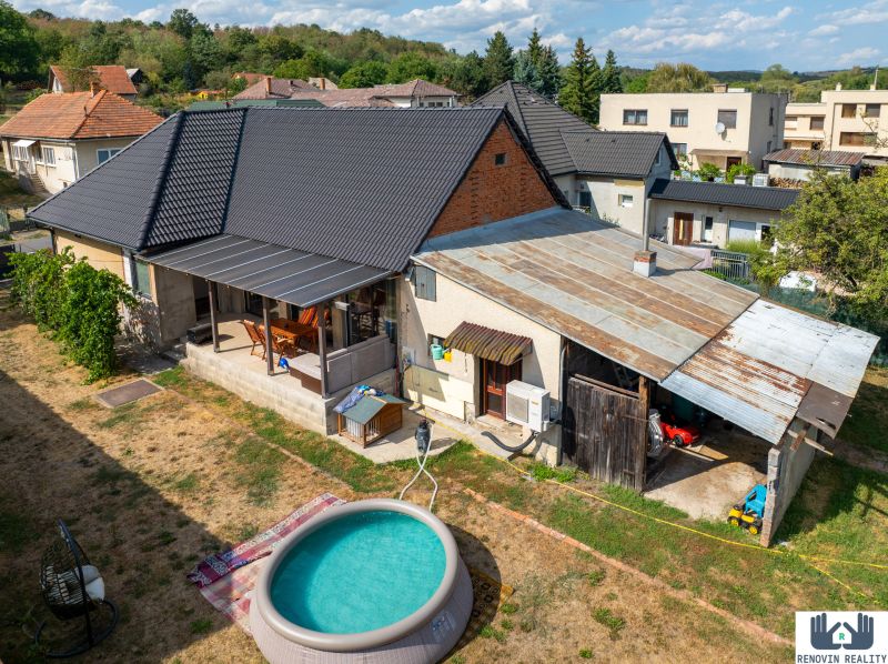 Moderné a štýlové bývanie v kompletne zrekonštruovanom rodinnom dome – Bzovík