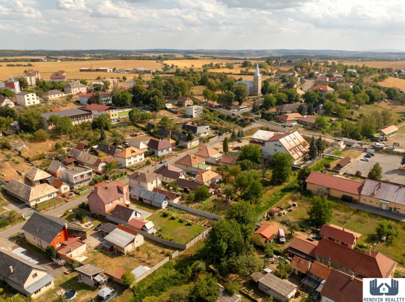 Moderné a štýlové bývanie v kompletne zrekonštruovanom rodinnom dome – Bzovíkjpg