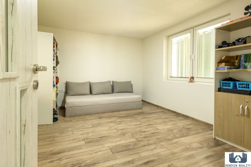 Moderné a štýlové bývanie v kompletne zrekonštruovanom rodinnom dome – Bzovík