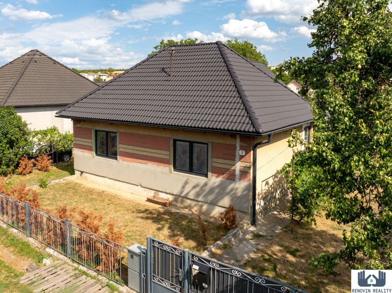 Moderné a štýlové bývanie v kompletne zrekonštruovanom rodinnom dome – Bzovík