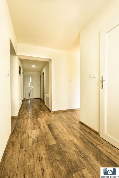 Moderné a štýlové bývanie v kompletne zrekonštruovanom rodinnom dome – Bzovíkg